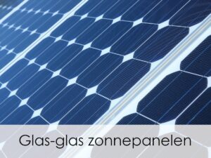 een installatie van glas-glas zonnepanelen