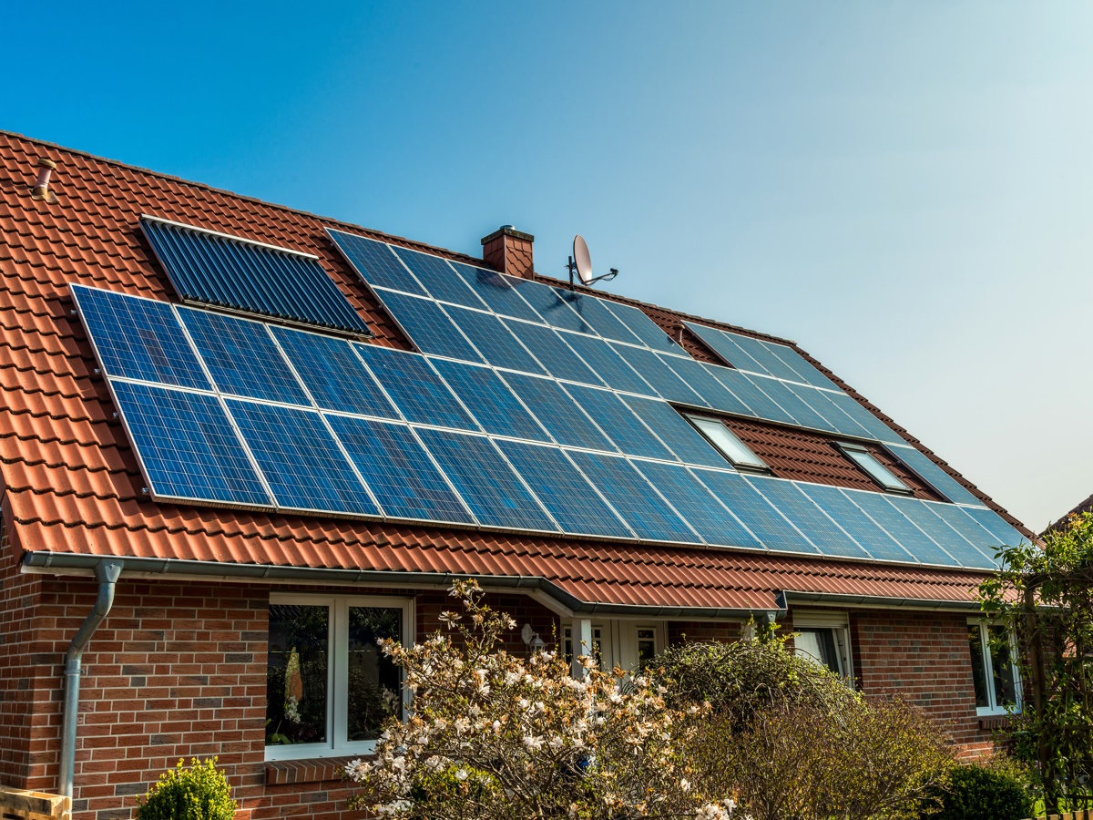 zonnepanelen laten plaatsen door vakmensen