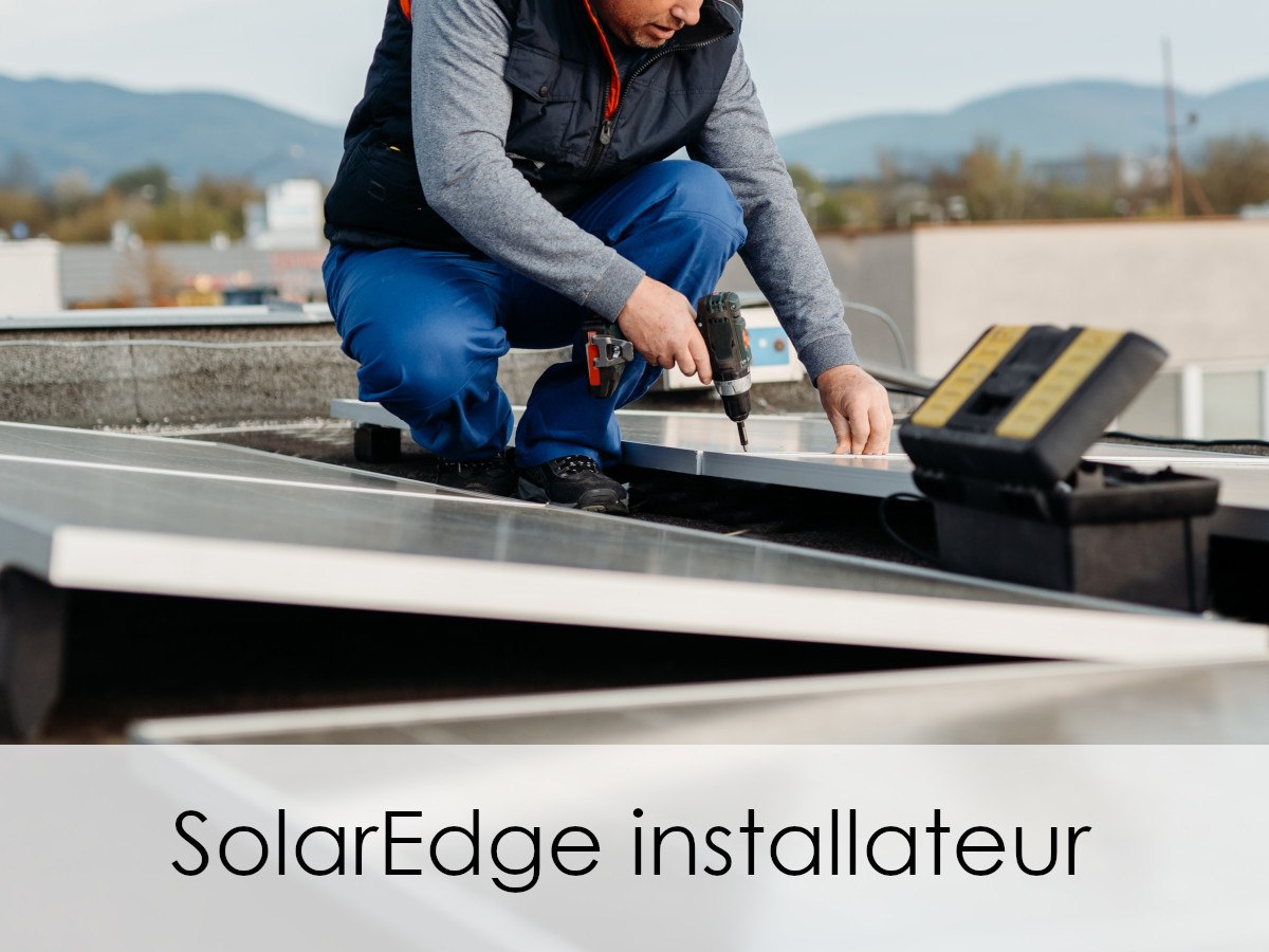 solaredge installateur bezig met zonnepanelen