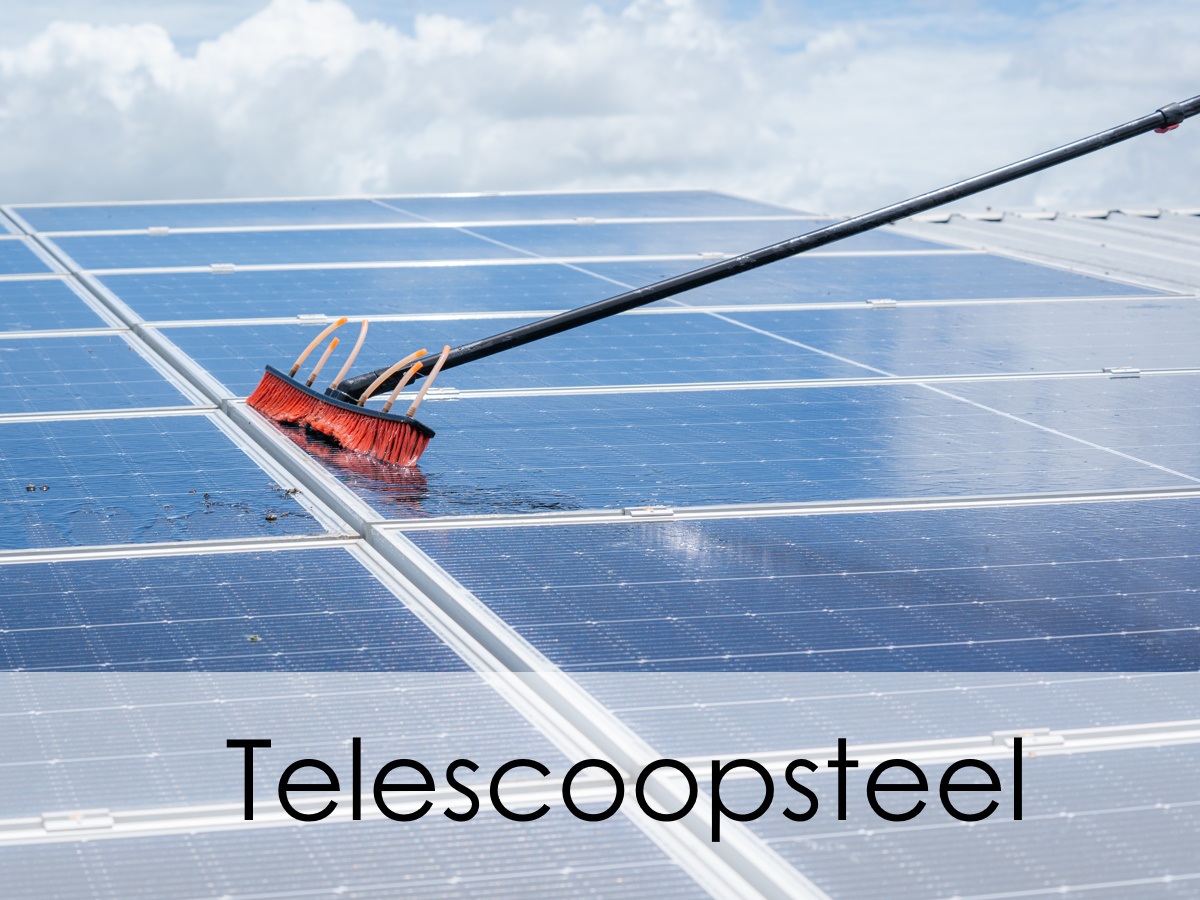 Zonnepanelen schoonmaken met een telescoopsteel