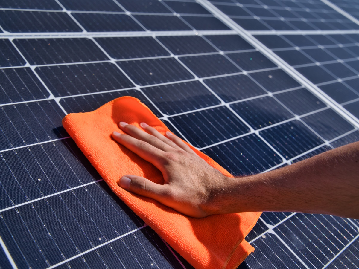 zonnepanelen schoonmaken